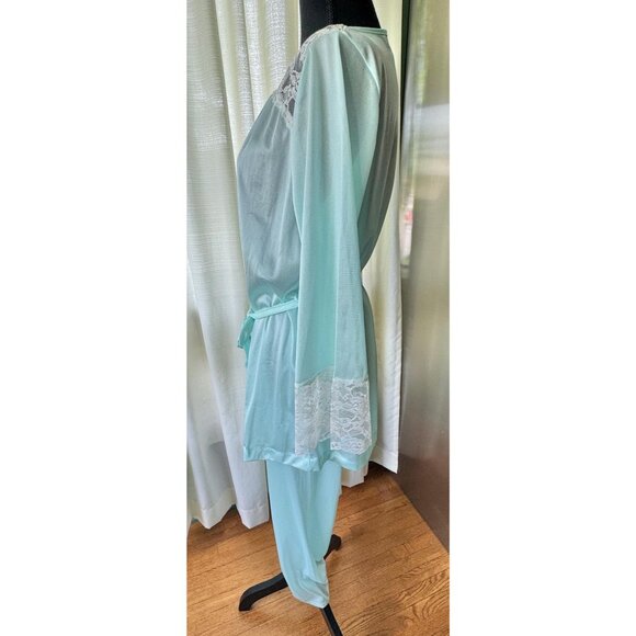 Vintage 80s pyjama, mint green, wide white lace details, long sleeves, tie belt - Picture 4 of 10